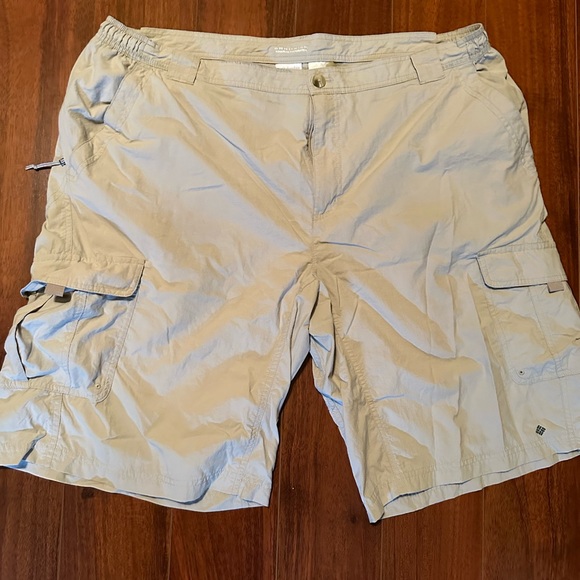Columbia Hiking Shorts - Picture 1 of 3